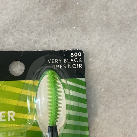 COVERGIRL Lash Blast Clump Crusher Waterproof Mascara New Size .44Fl OZ - Picture 2 of 4